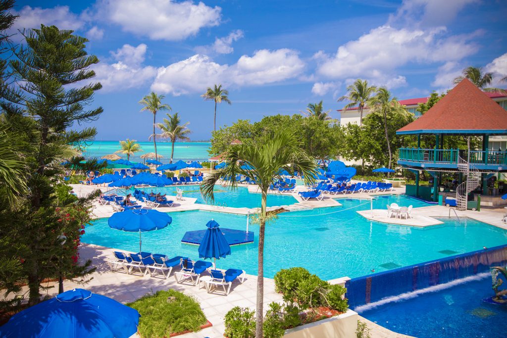 Nassau Breezes Resort Pool