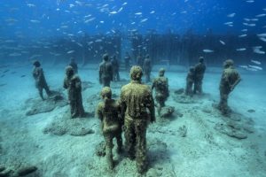 bahamas statues nassau